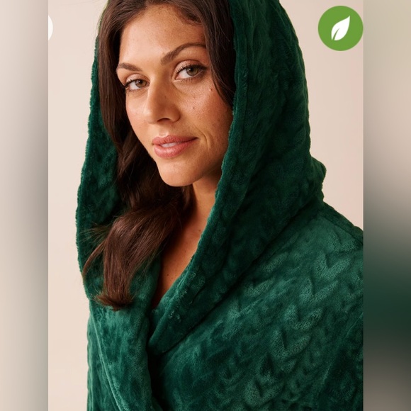 Luxurious Women's Robe - Picture 2 of 4